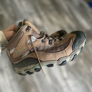 oboz hiking boots